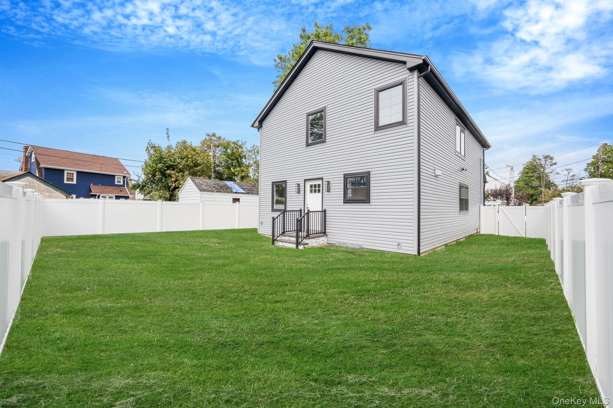 27 Elizabeth Court, Hempstead, NY 11550