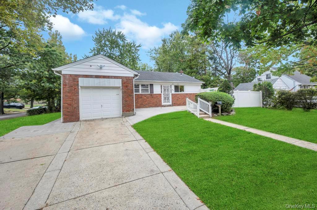 51 Stevenson Road, Hewlett, NY 11557