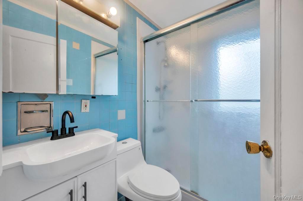 51 Stevenson Road, Hewlett, NY 11557