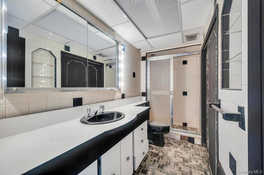 51 Stevenson Road, Hewlett, NY 11557