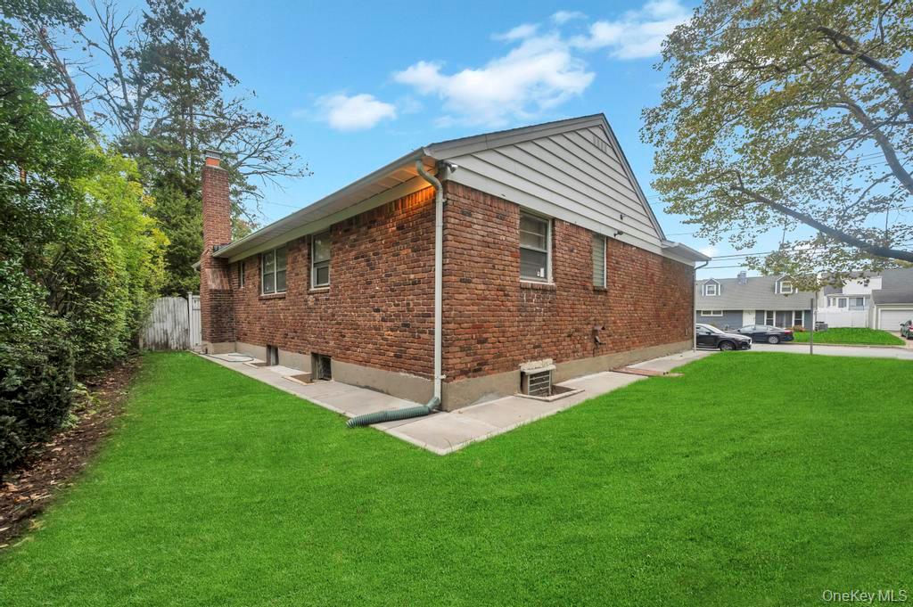 51 Stevenson Road, Hewlett, NY 11557