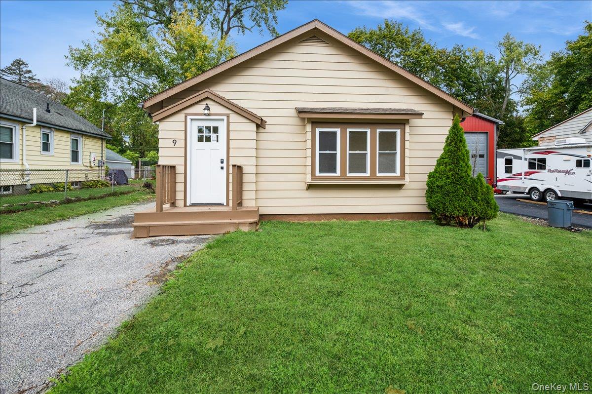 9 Greenbush Drive, Hyde Park, NY 12601