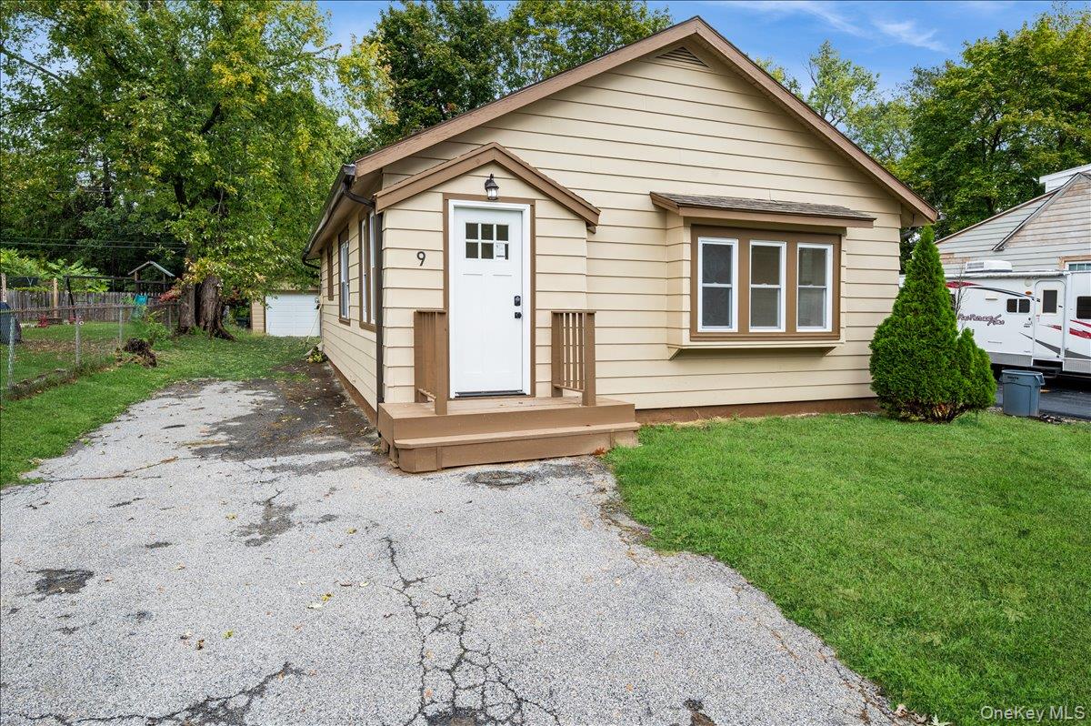 9 Greenbush Drive, Hyde Park, NY 12601