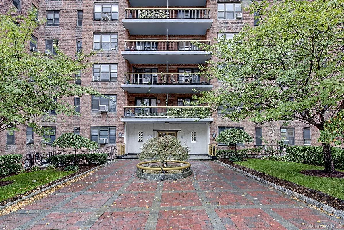 67-76 Booth Street # 4F, Forest Hills, NY 11375