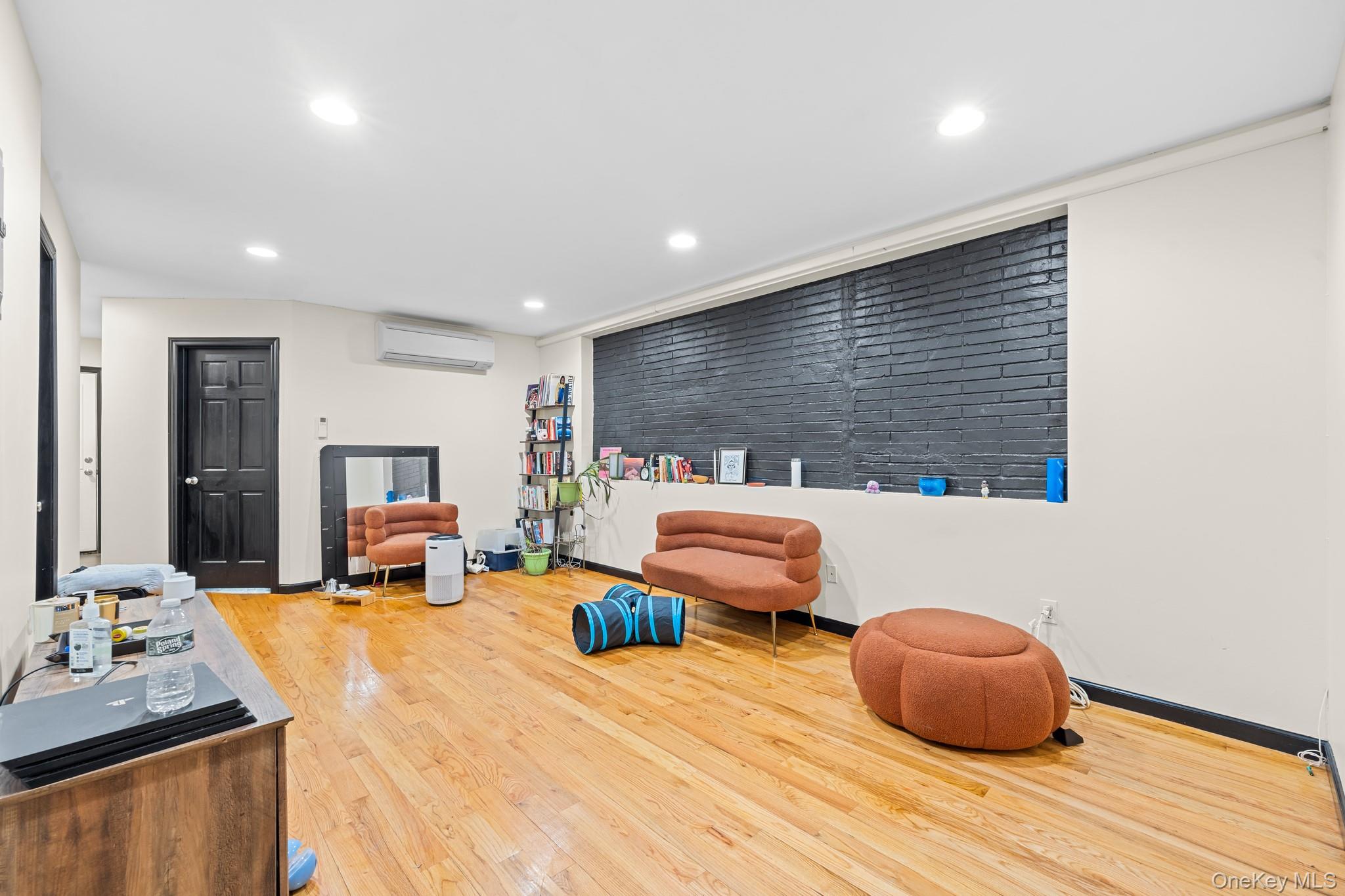 609 Lexington Avenue, Brooklyn, NY 11221