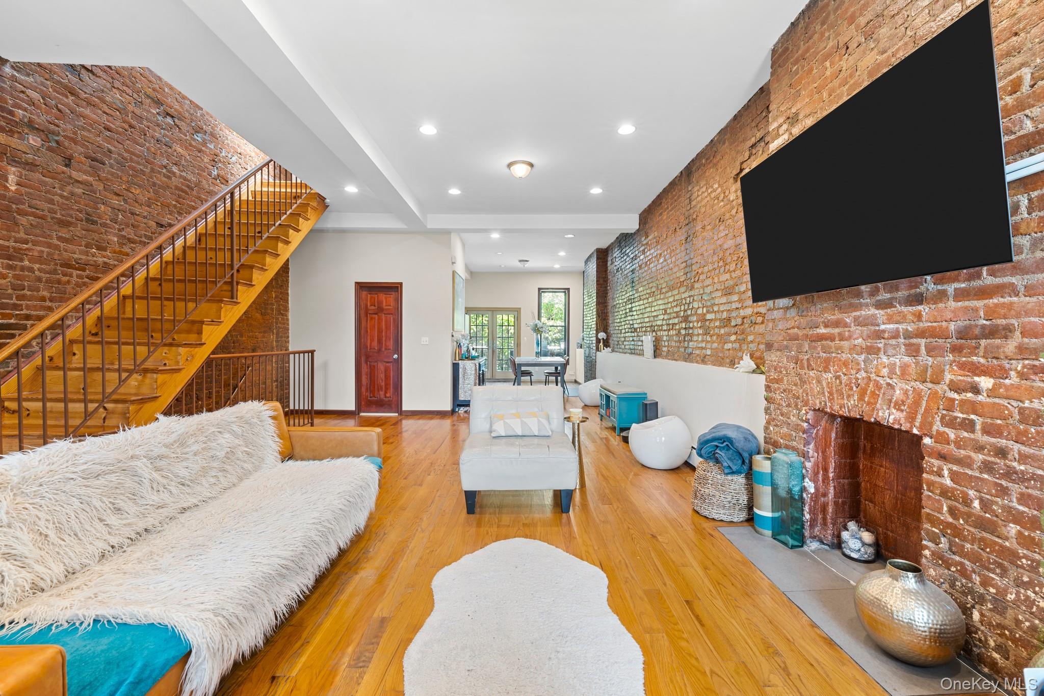 609 Lexington Avenue, Brooklyn, NY 11221