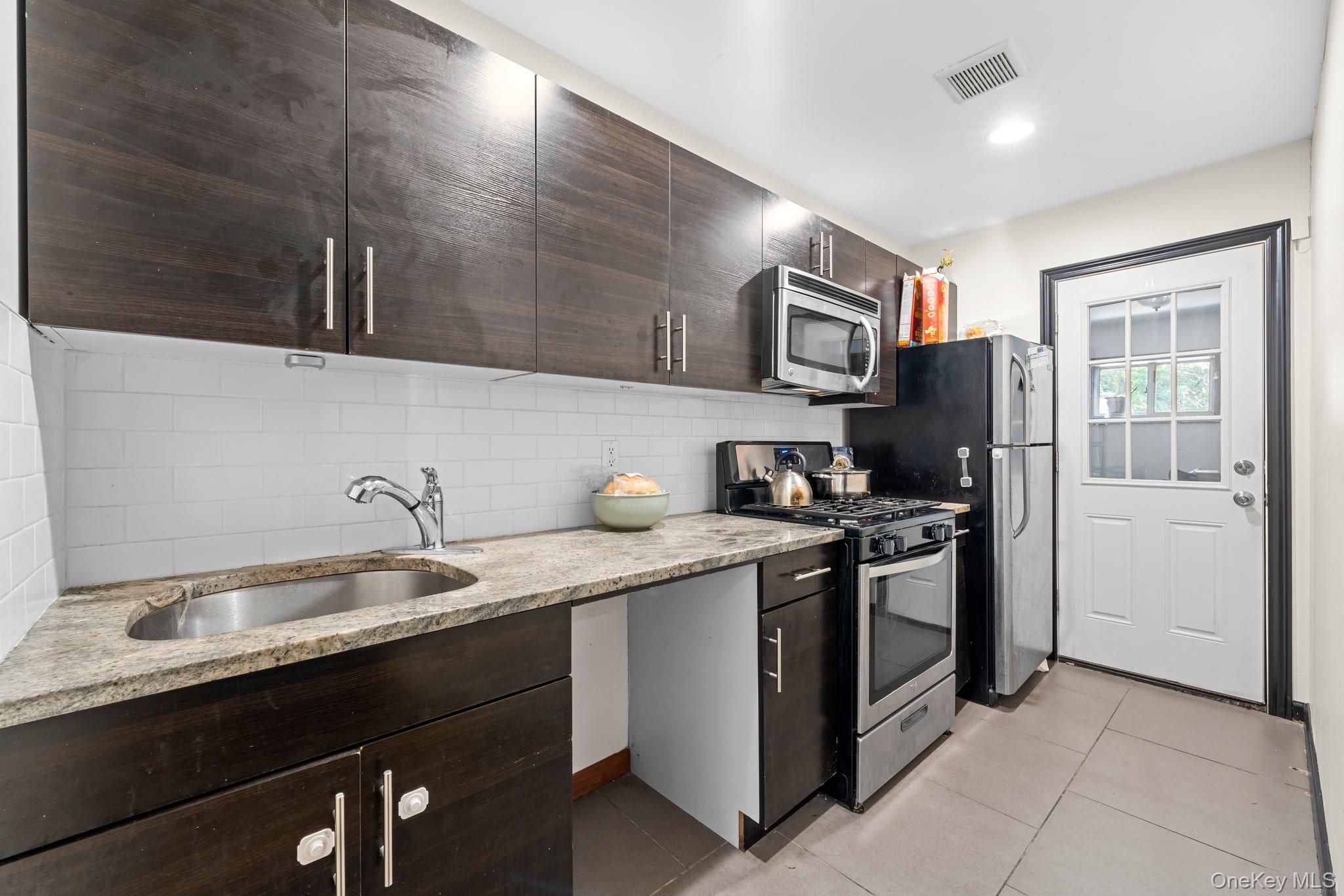 609 Lexington Avenue, Brooklyn, NY 11221