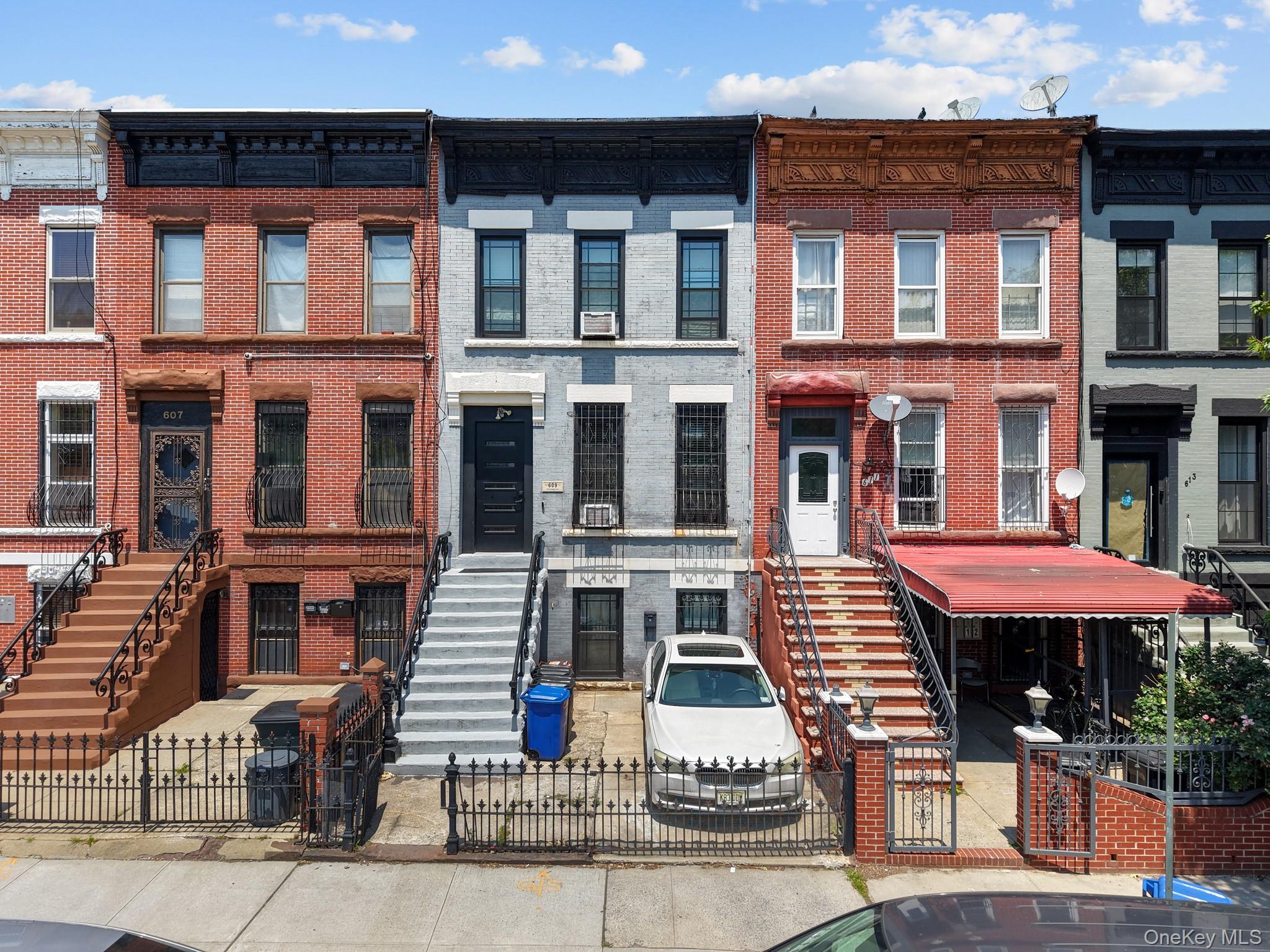 609 Lexington Avenue, Brooklyn, NY 11221