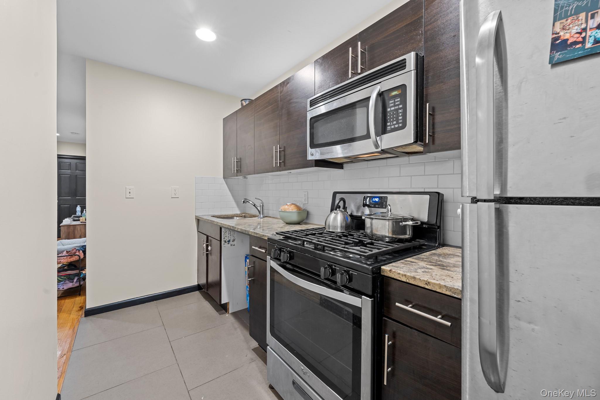 609 Lexington Avenue, Brooklyn, NY 11221