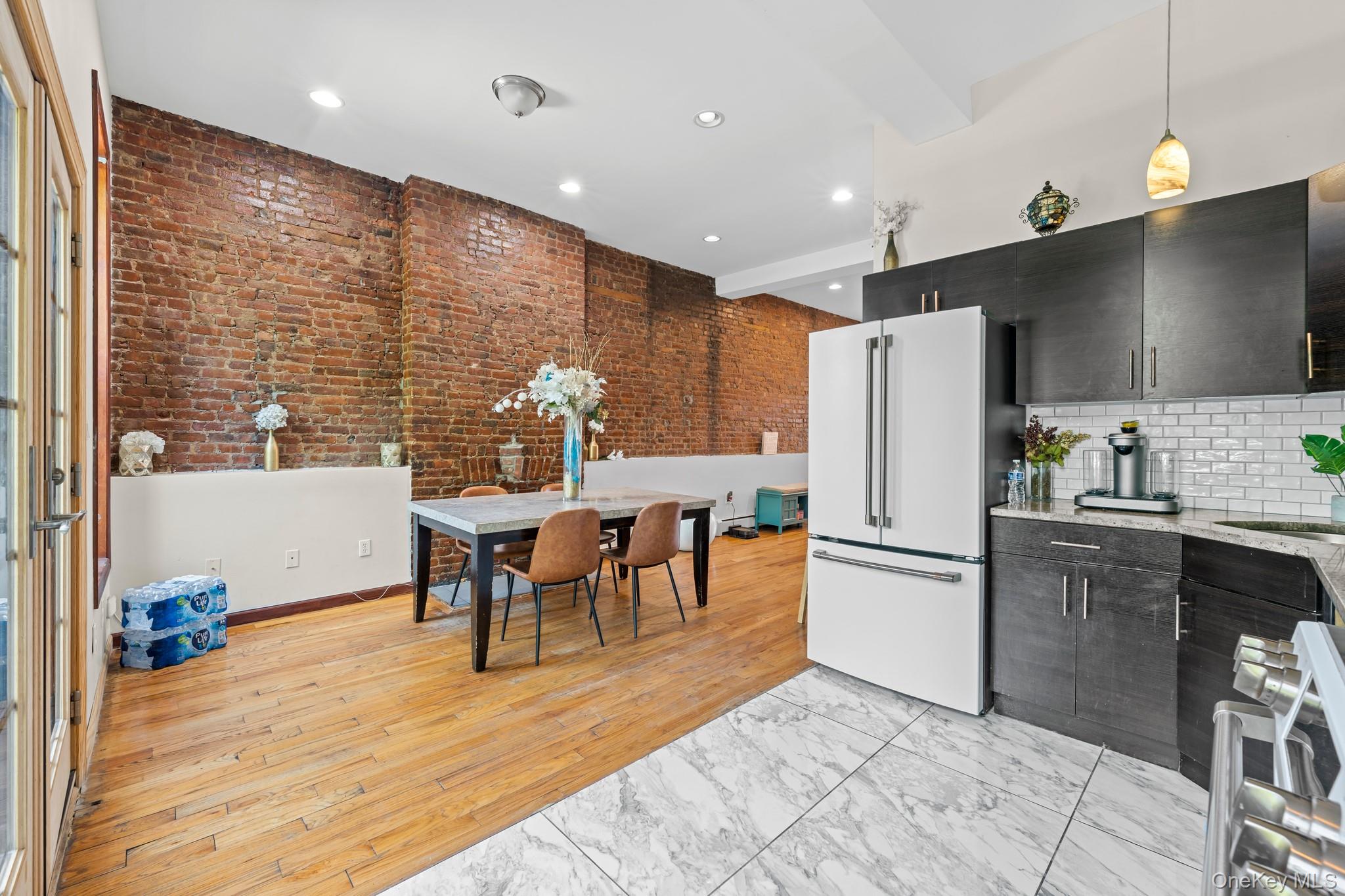 609 Lexington Avenue, Brooklyn, NY 11221