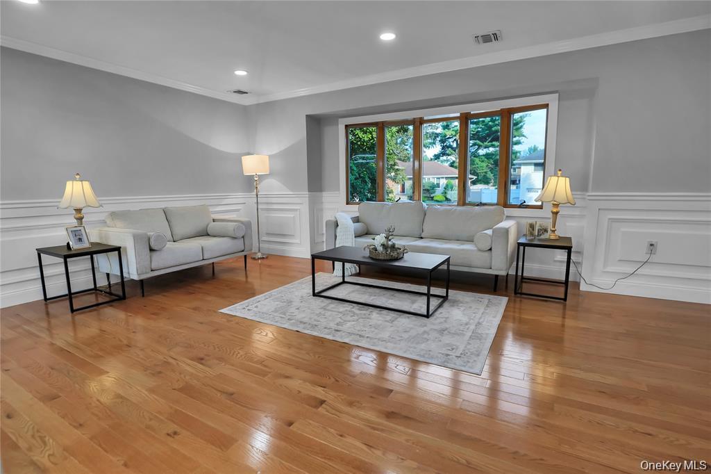 14 Westminster Road, Syosset, NY 11791