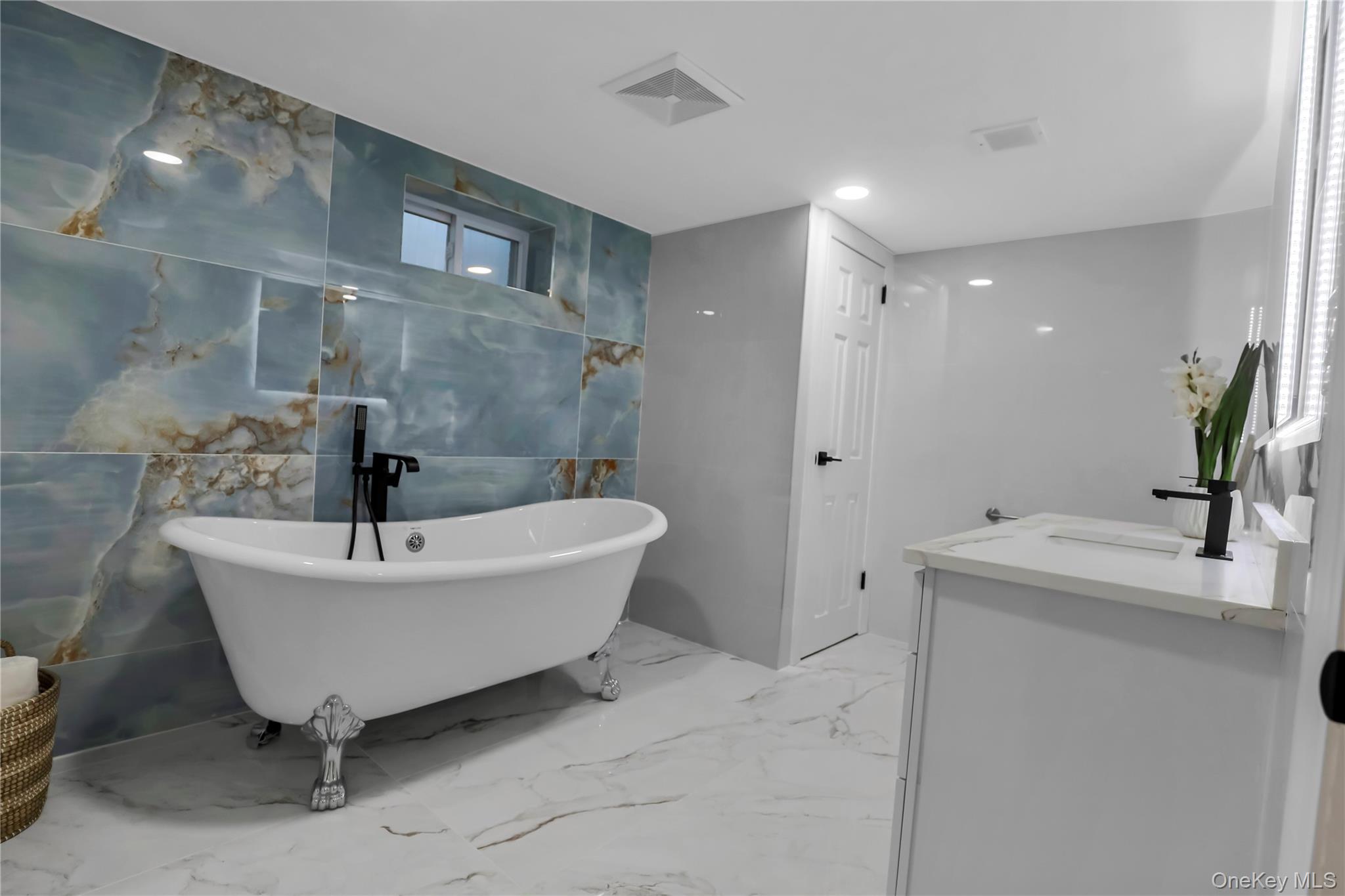 14 Westminster Road, Syosset, NY 11791