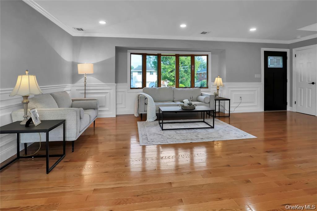 14 Westminster Road, Syosset, NY 11791