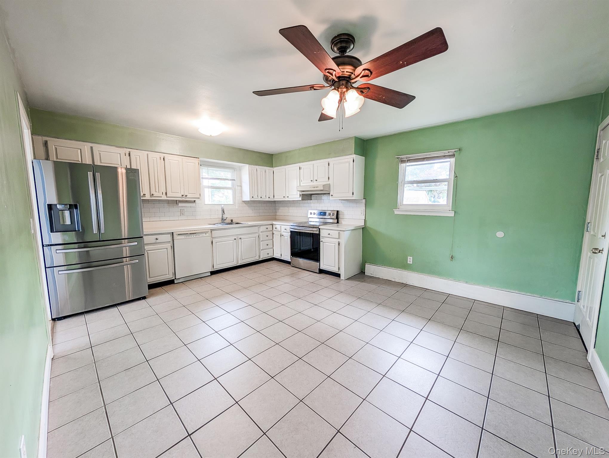 16 Elm Road E, Mastic Beach, NY 11951