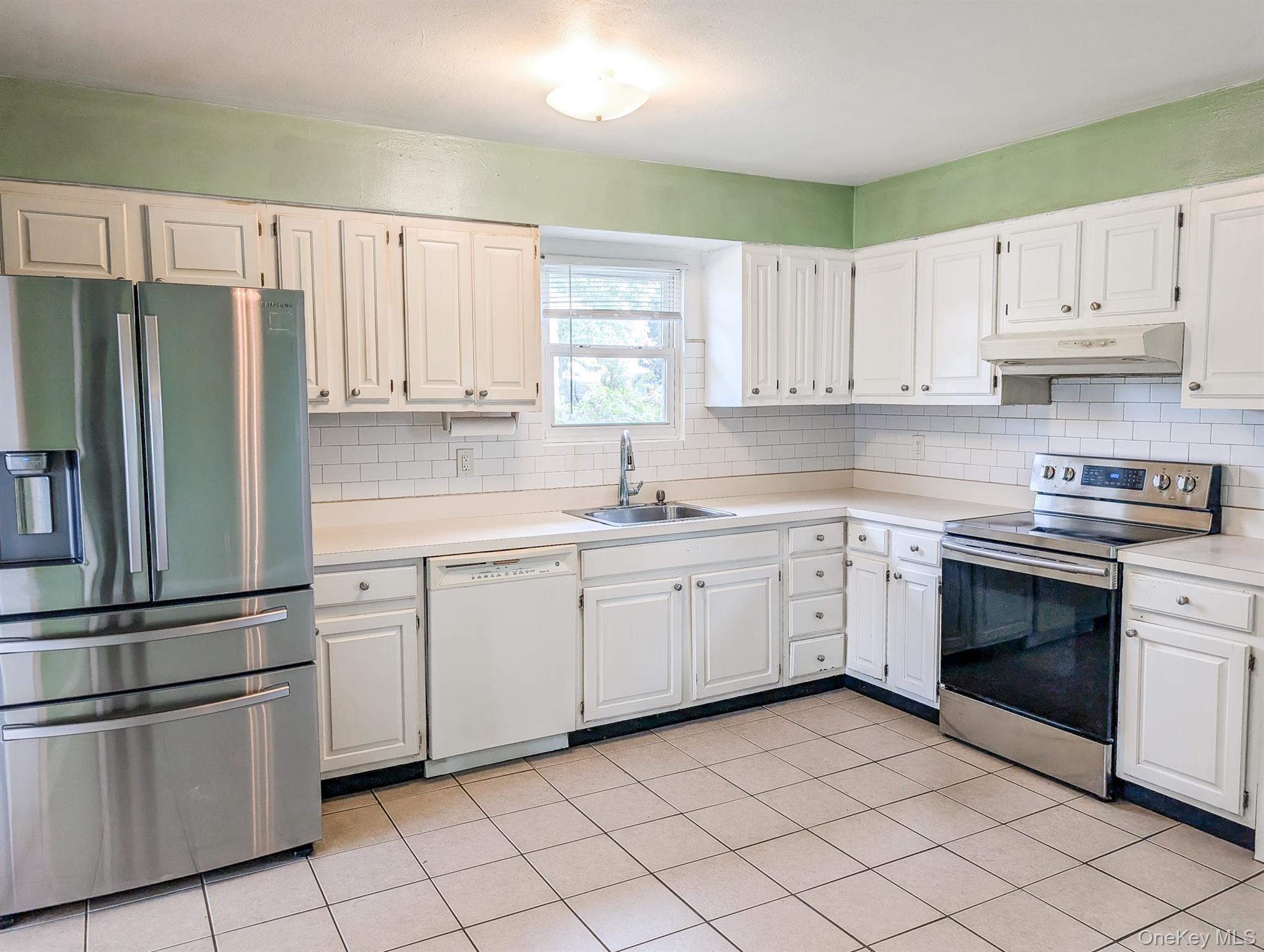 16 Elm Road E, Mastic Beach, NY 11951