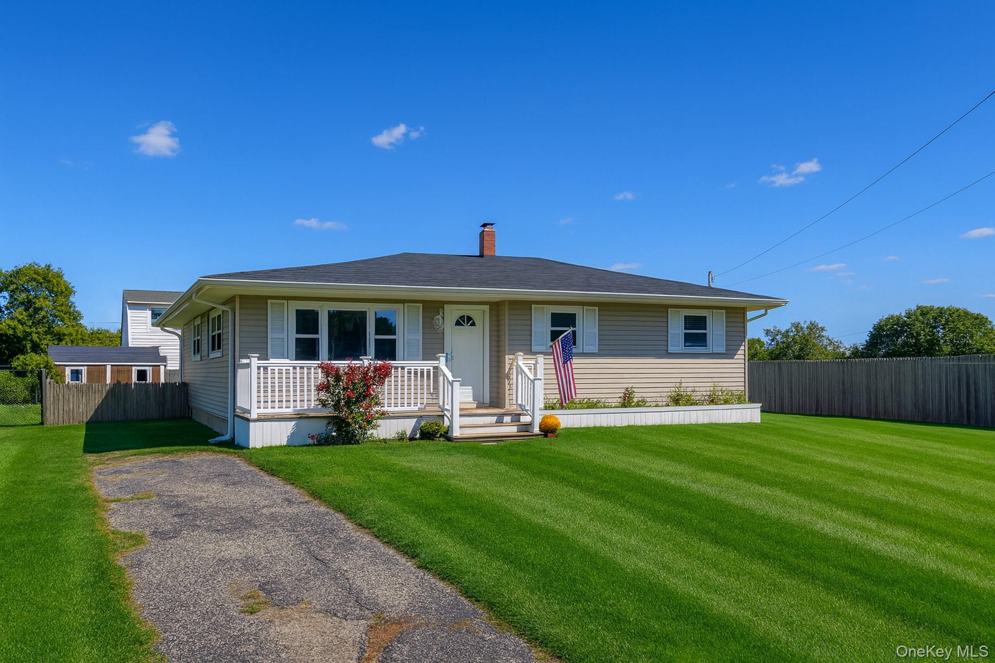 16 Elm Road E, Mastic Beach, NY 11951