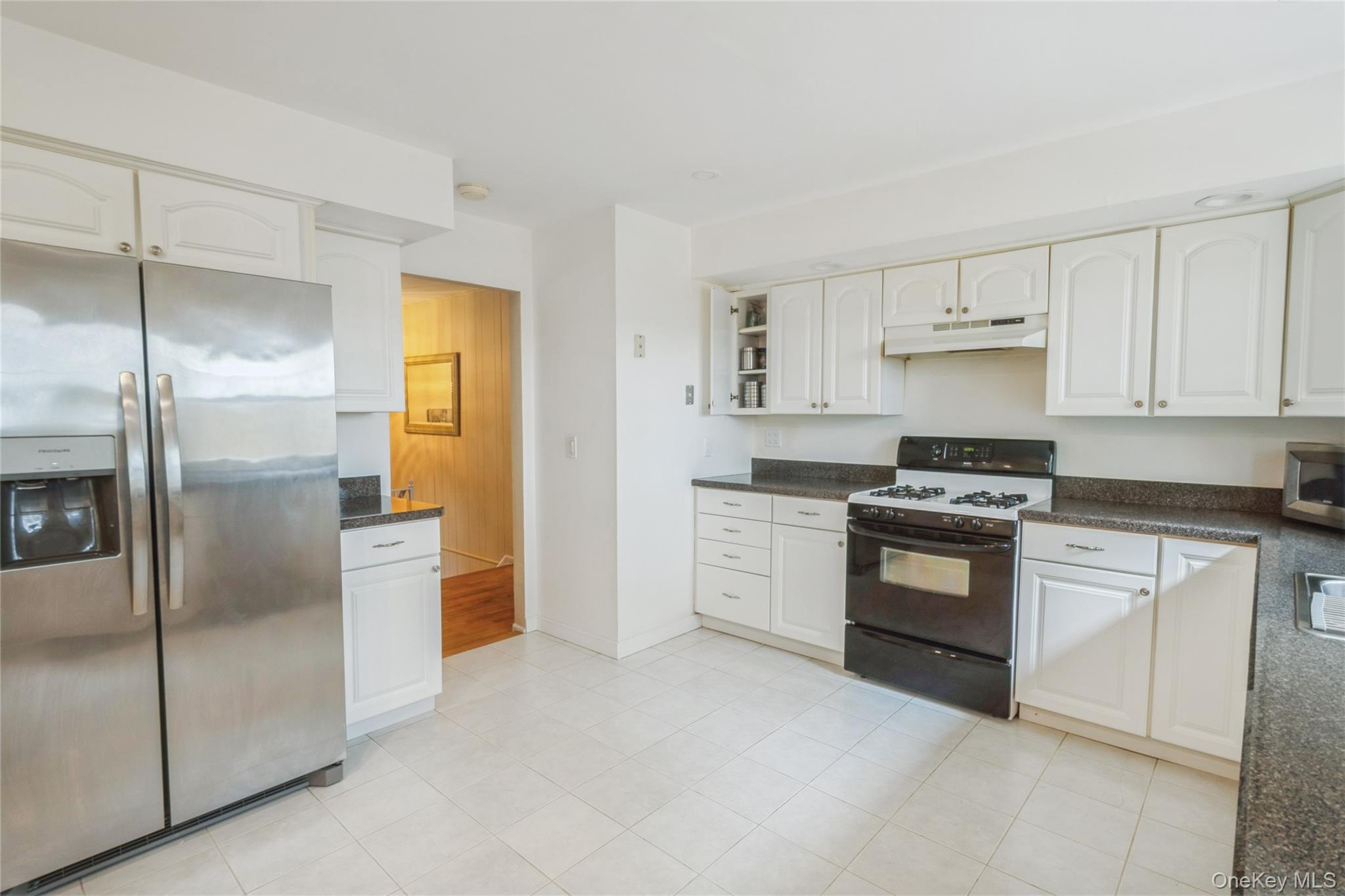 42 Mesa Place, Nanuet, NY 10954