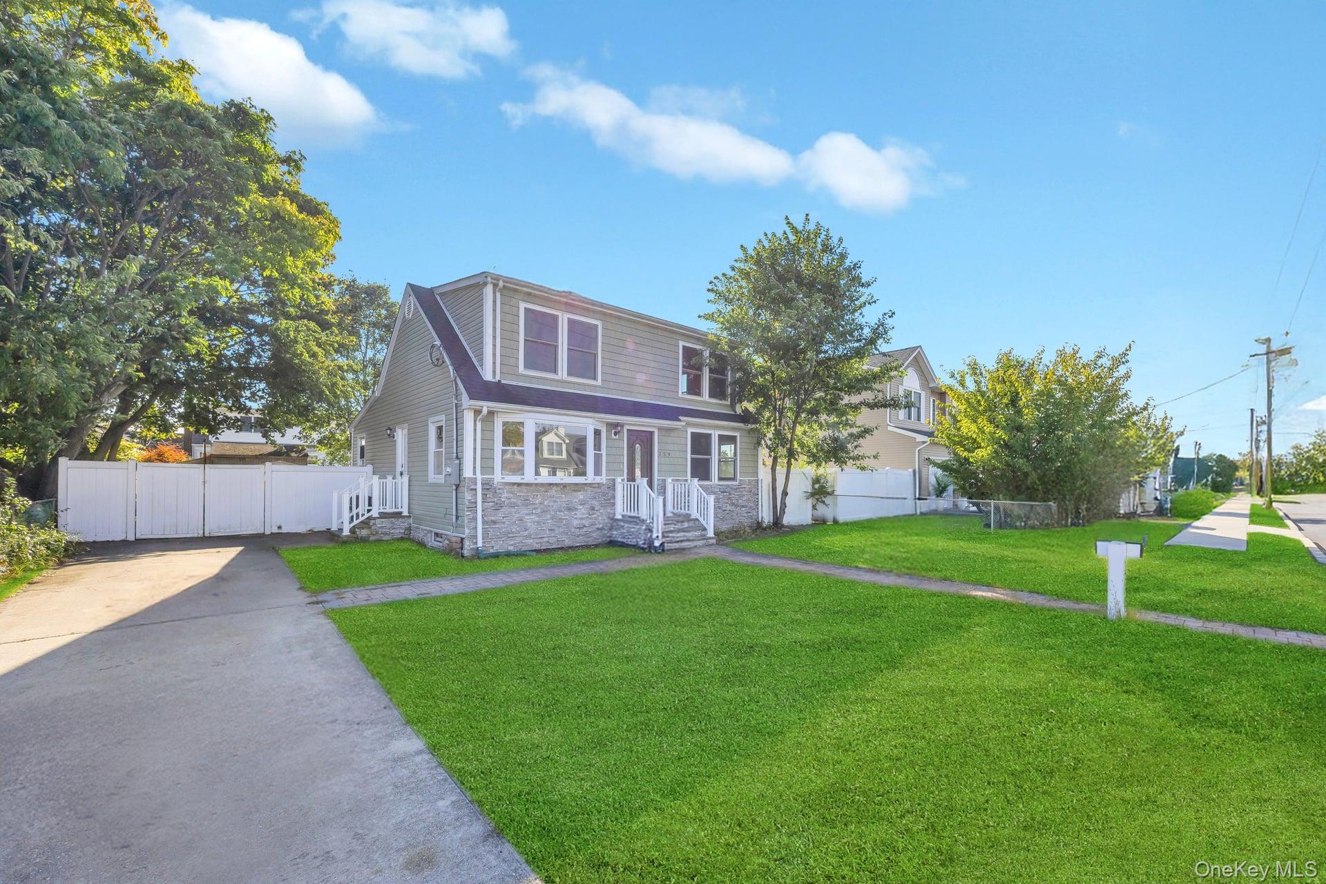 259 35th Street, Lindenhurst, NY 11757