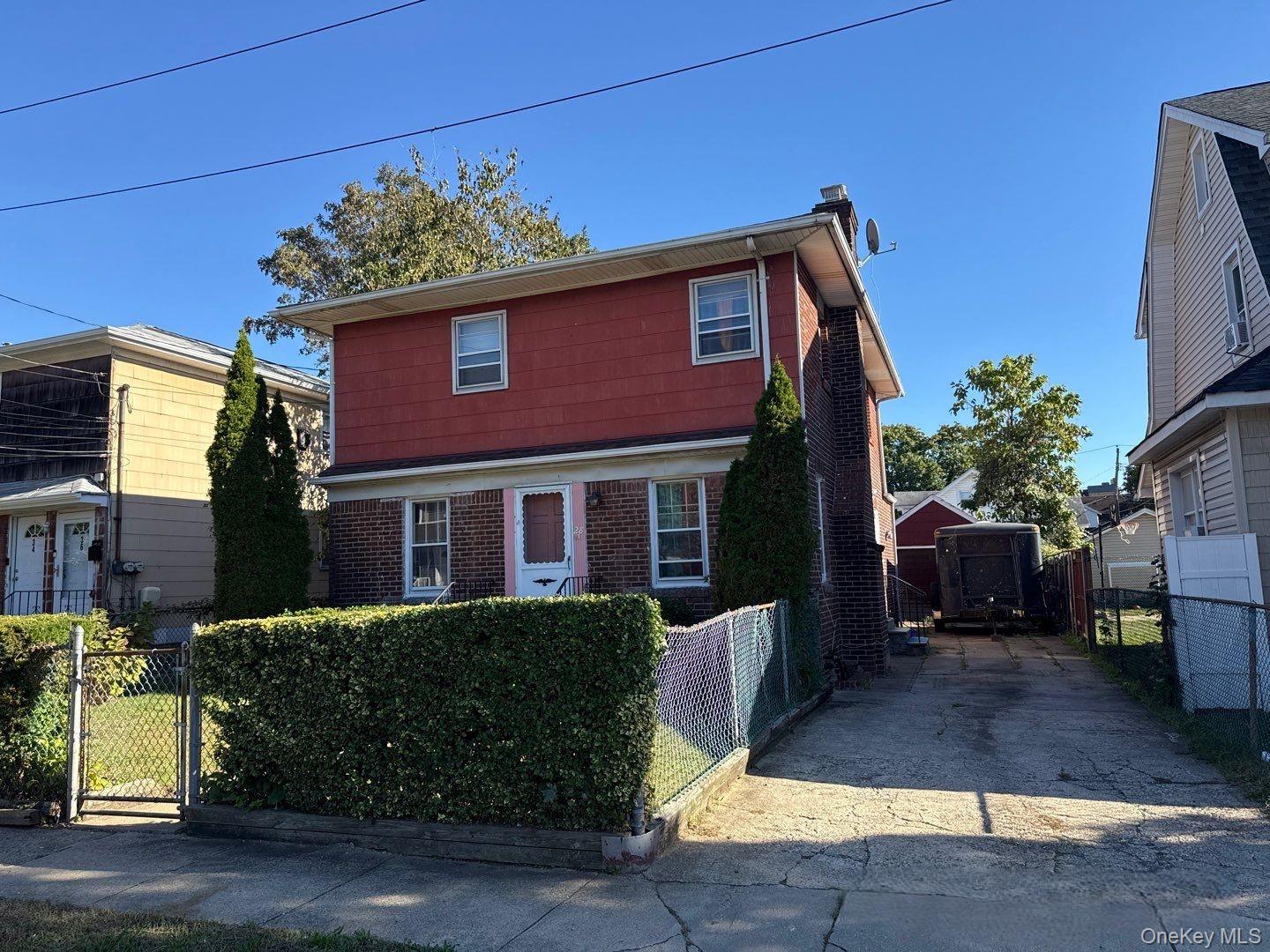 28 Dakota Place, Hempstead, NY 11550