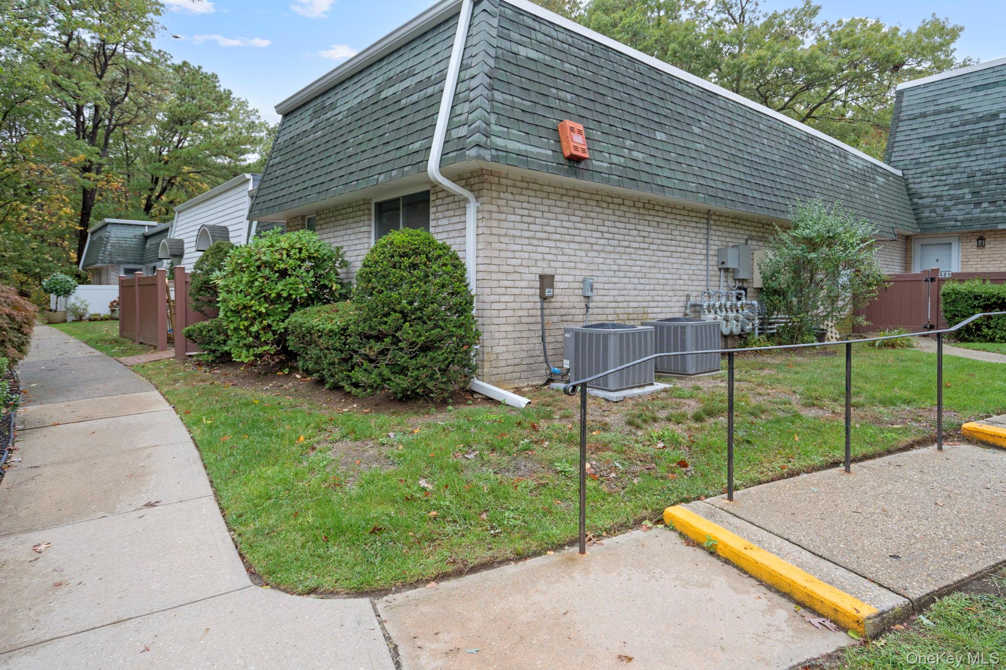 497 Daryl Drive, Medford, NY 11763