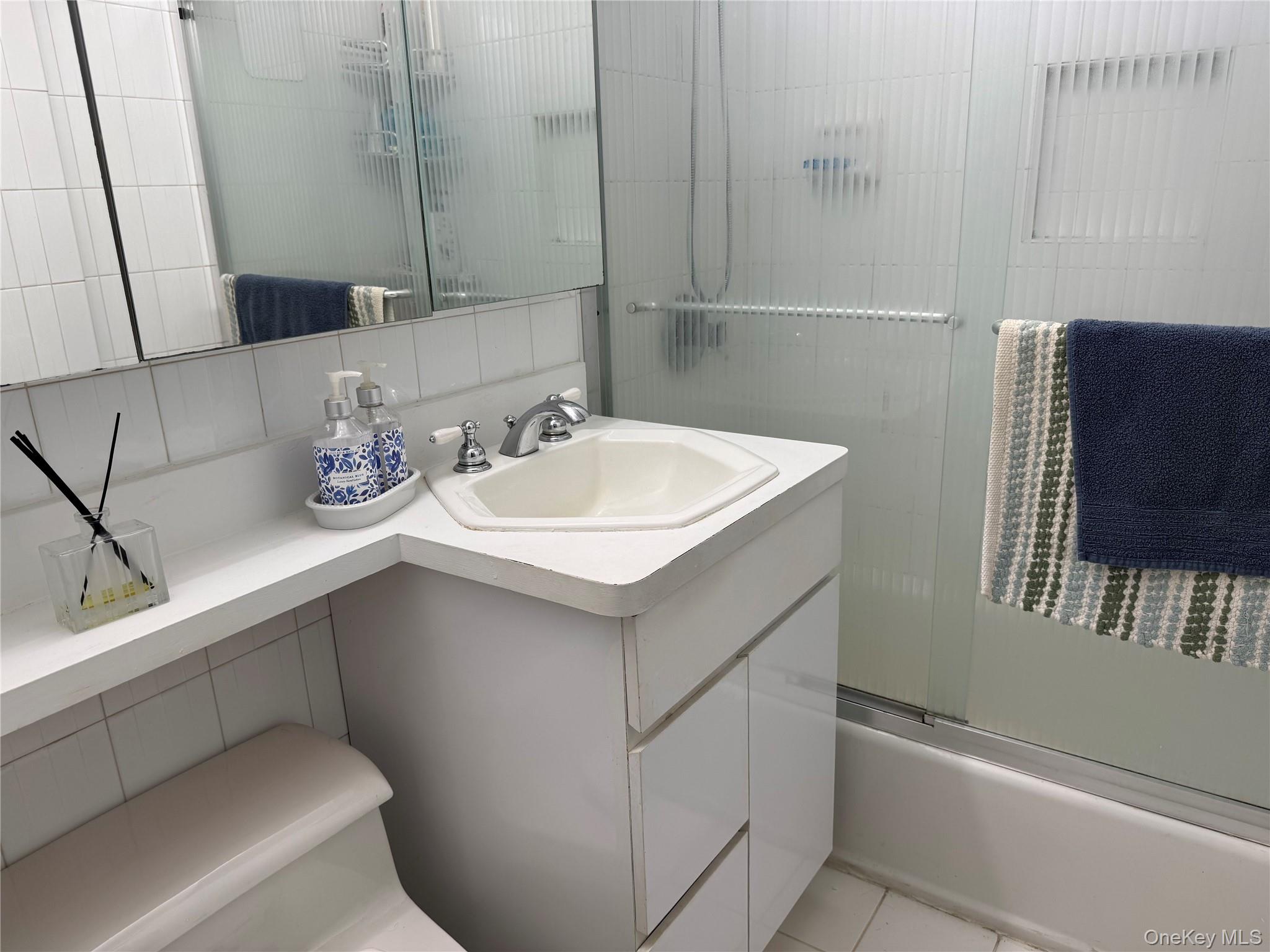 560 W Broadway # 3H, Long Beach, NY 11561