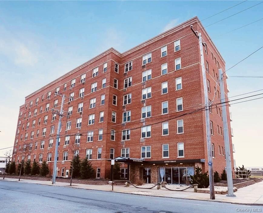 560 W Broadway # 3H, Long Beach, NY 11561