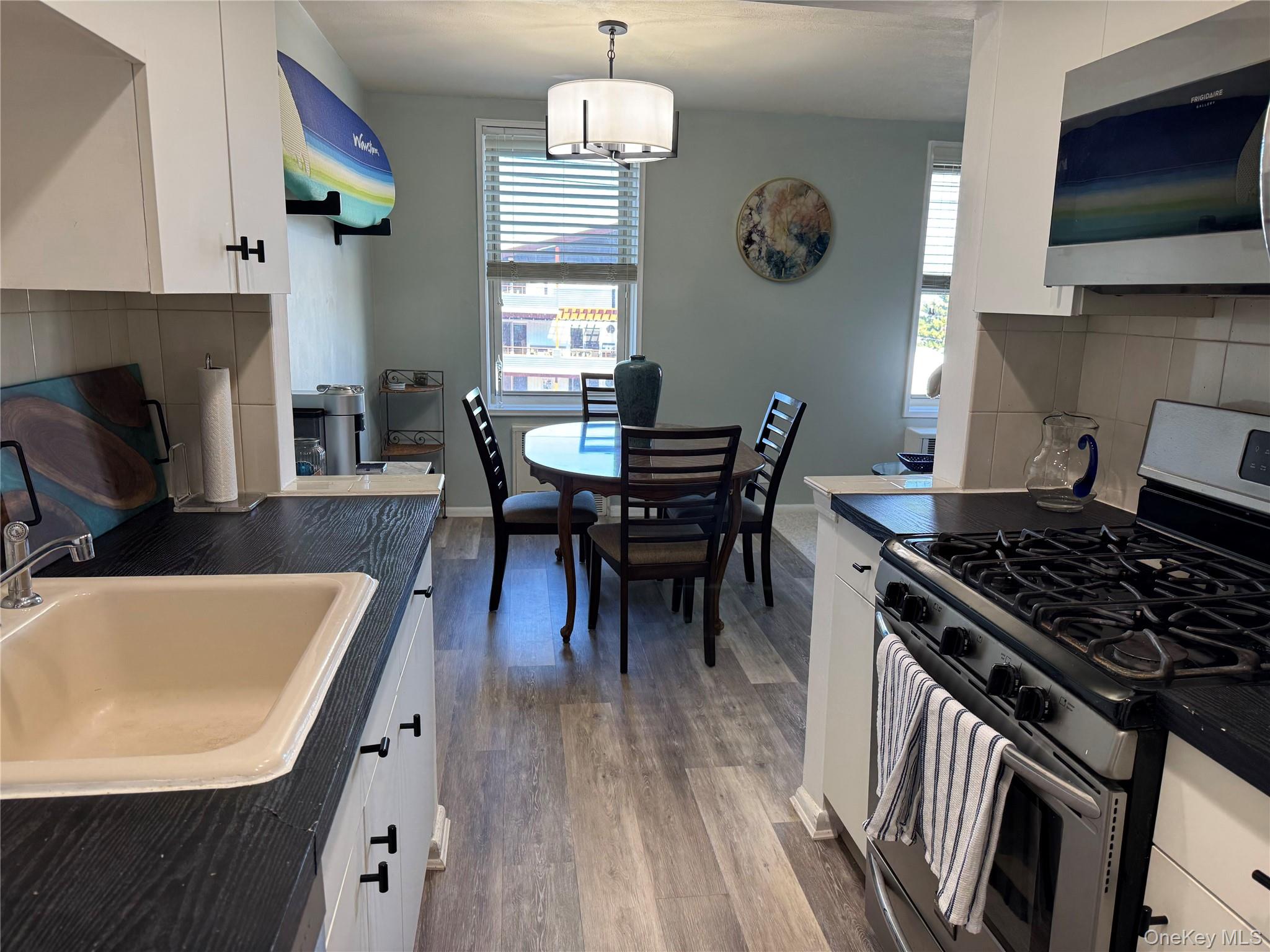 560 W Broadway # 3H, Long Beach, NY 11561