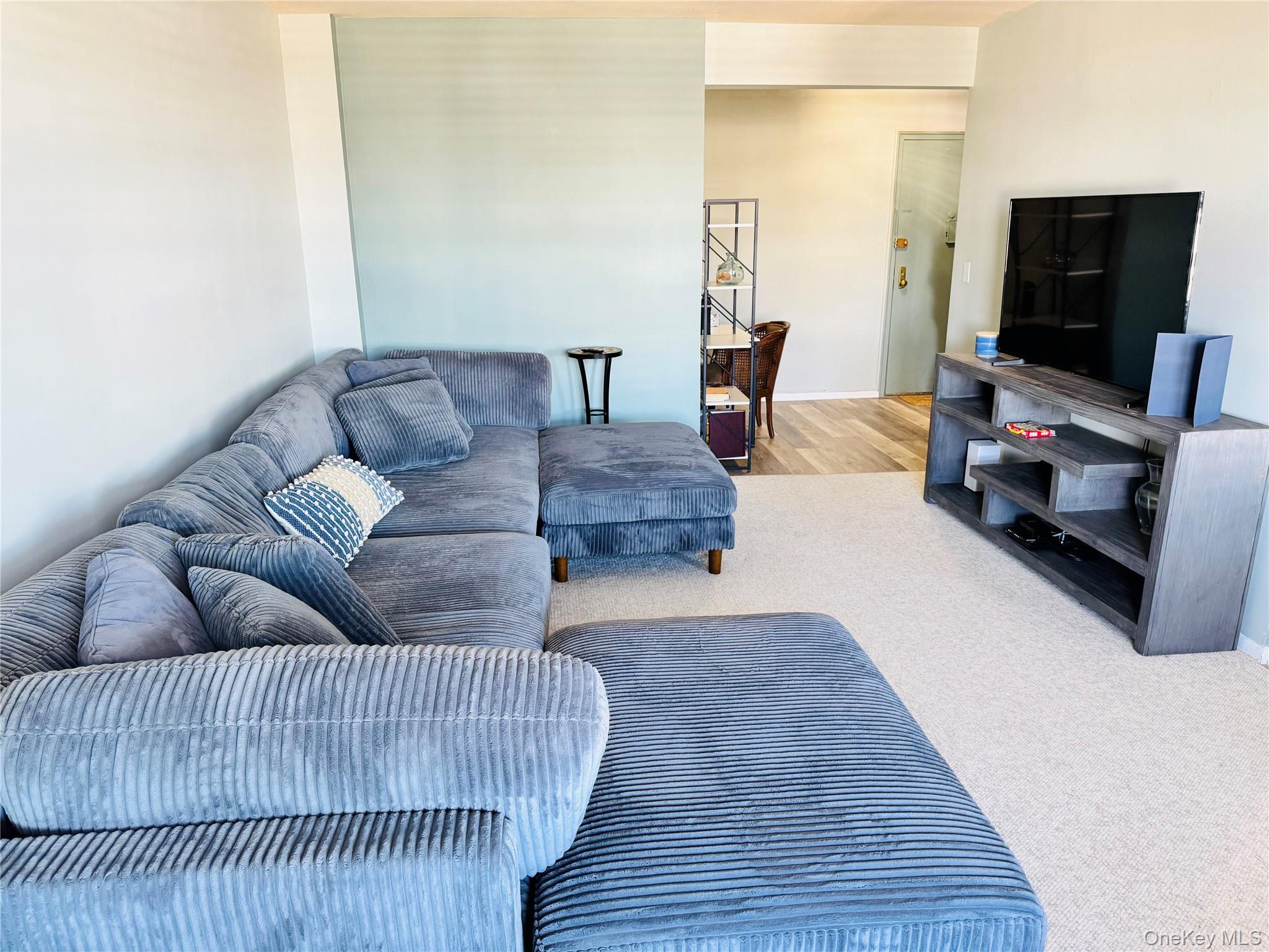 560 W Broadway # 3H, Long Beach, NY 11561