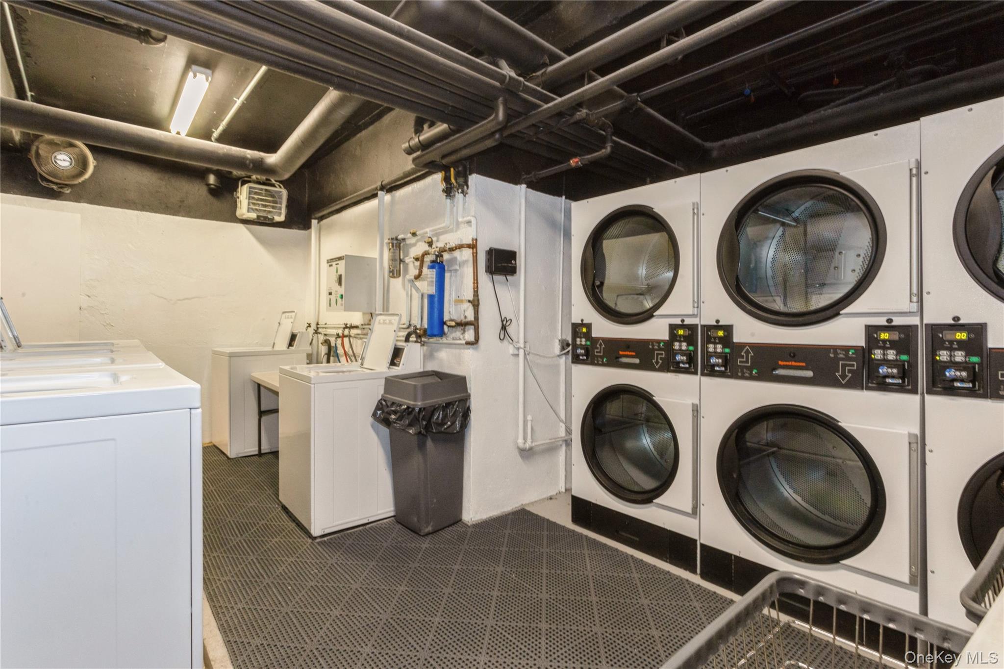 560 W Broadway # 3H, Long Beach, NY 11561