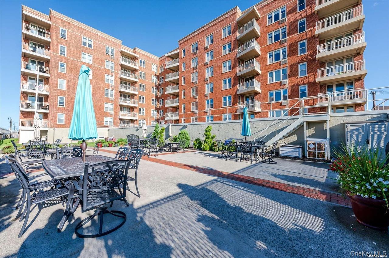 560 W Broadway # 3H, Long Beach, NY 11561