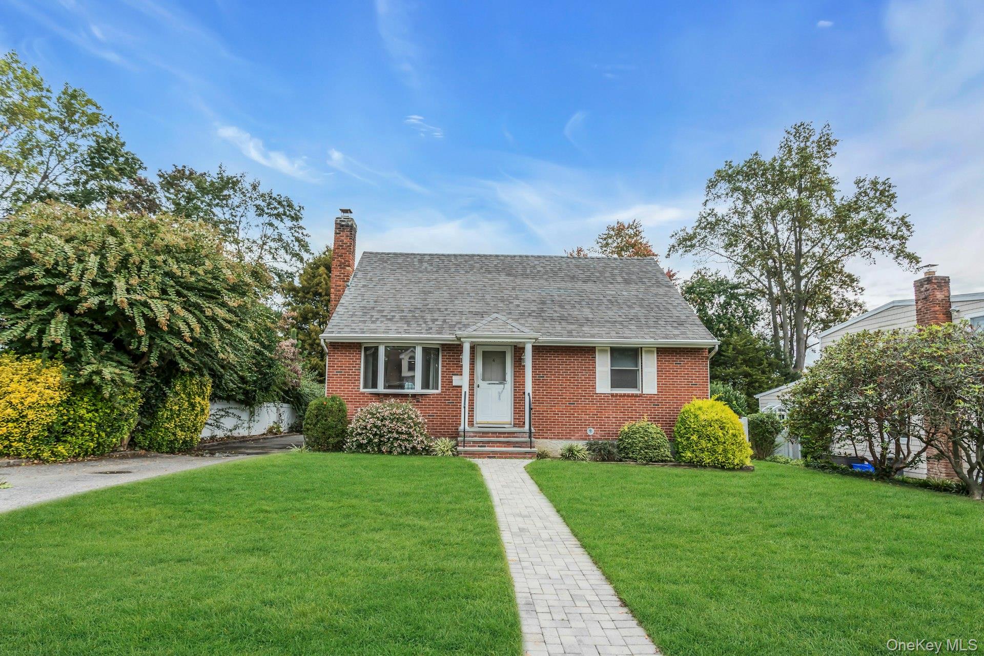 4 Timber Road, Glen Cove, NY 11542