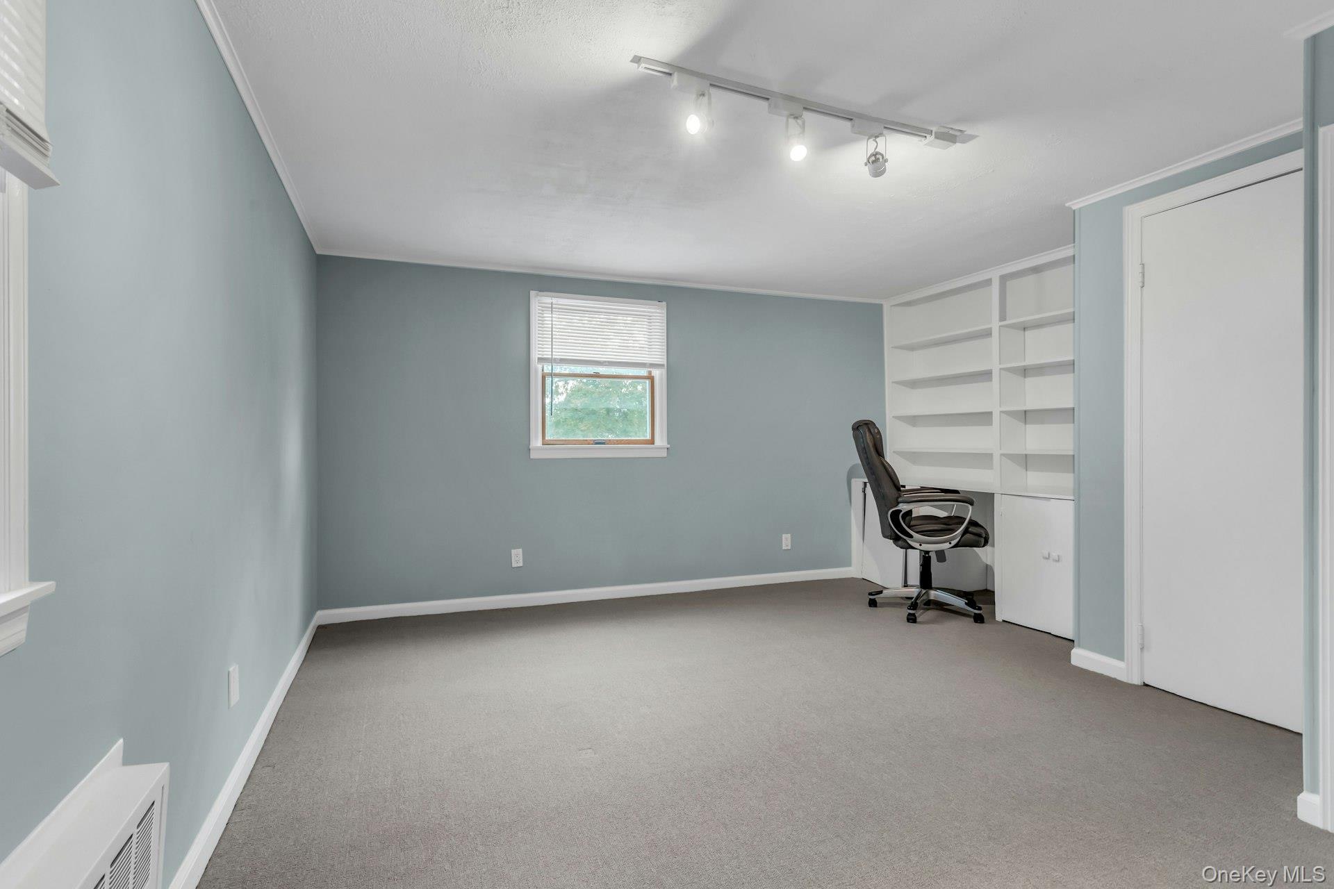 4 Timber Road, Glen Cove, NY 11542