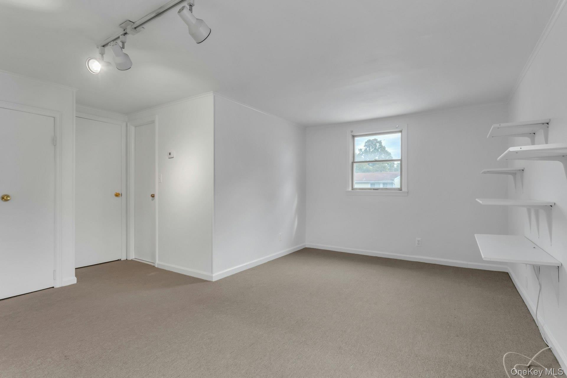 4 Timber Road, Glen Cove, NY 11542