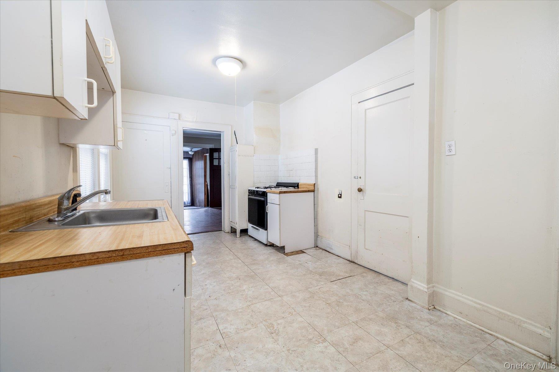 2848 Woods Avenue, Oceanside, NY 11572