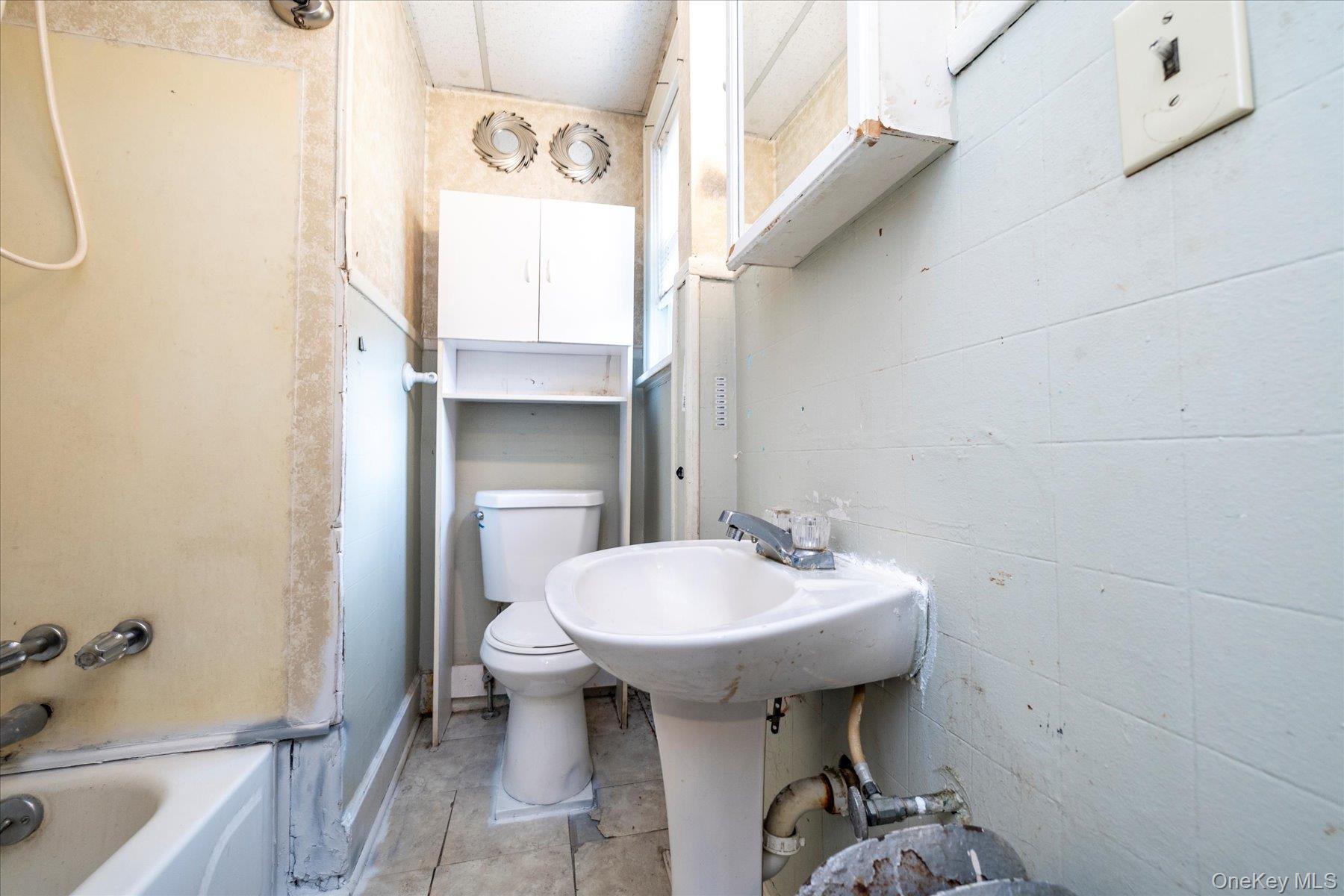 2848 Woods Avenue, Oceanside, NY 11572