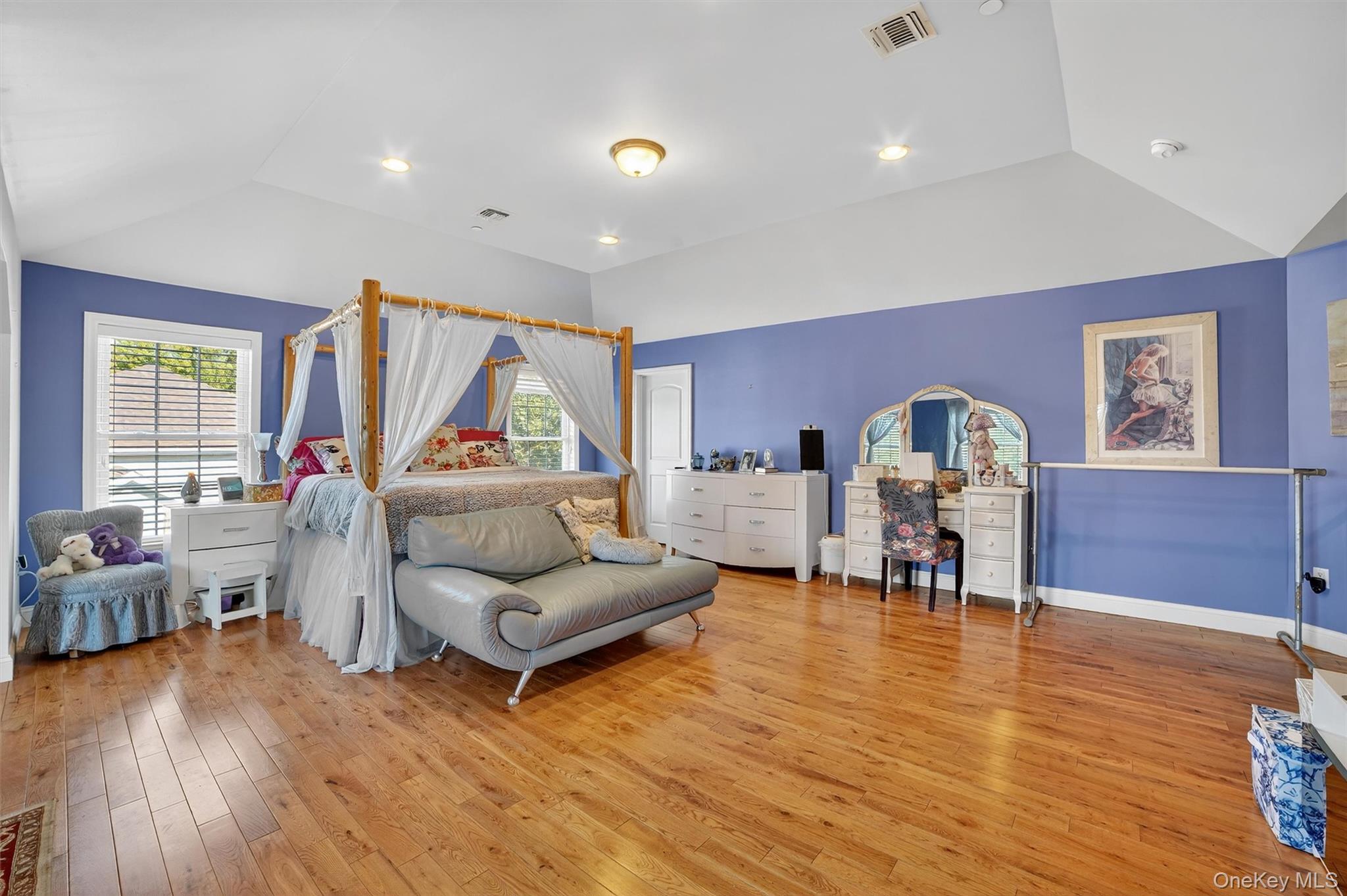 6 Clarion Drive, White Plains, NY 10603