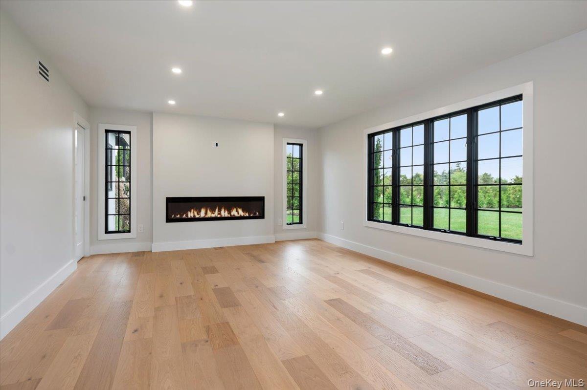 147 W Bayberry Road, Islip, NY 11751