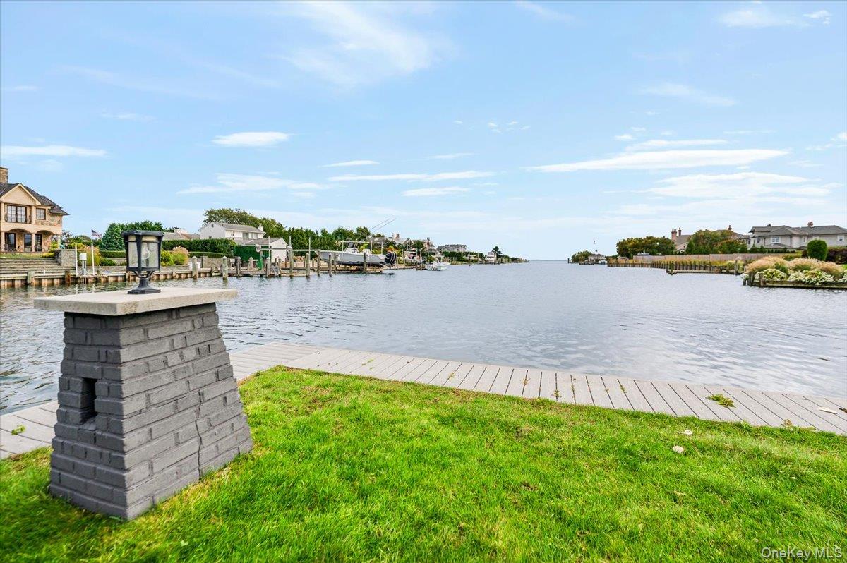 147 W Bayberry Road, Islip, NY 11751