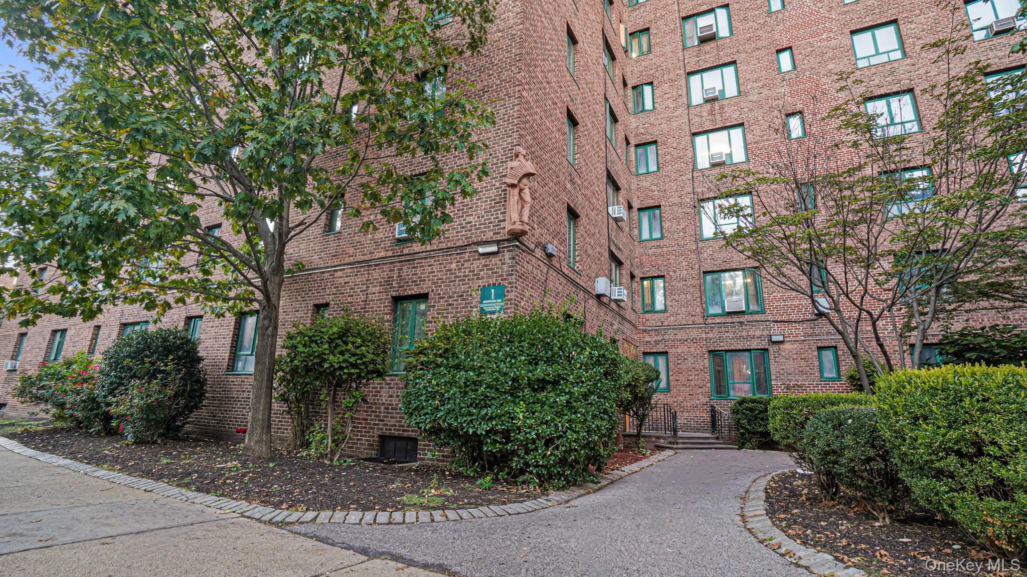 1 Metropolitan Oval # 1B, Bronx, NY 10462