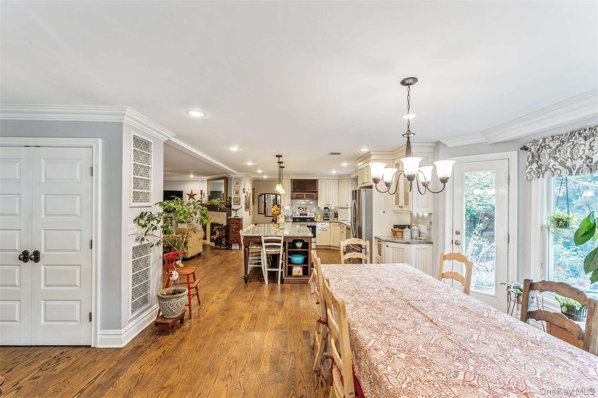 15 Ridge Road, Glen Cove, NY 11542