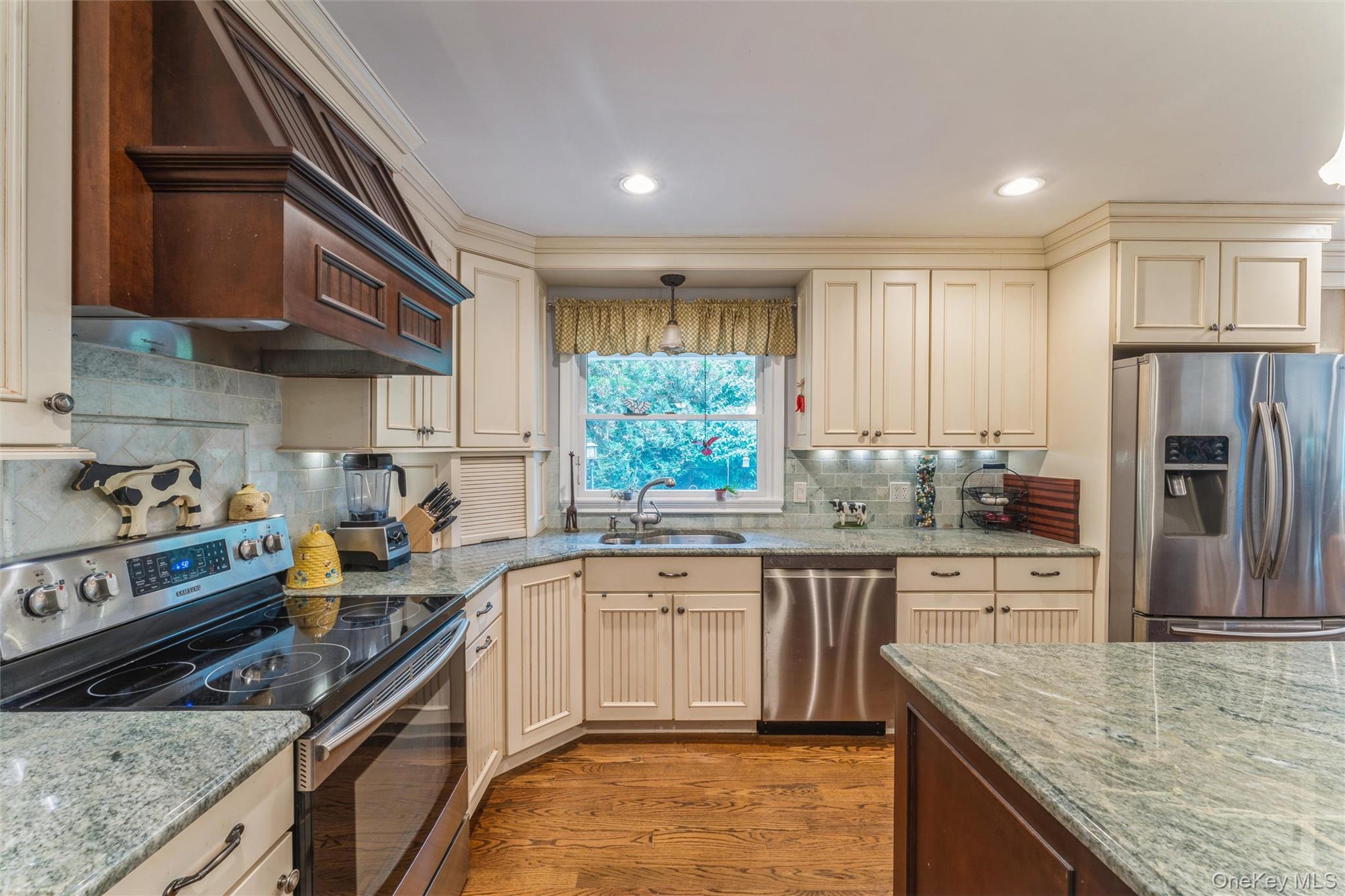 15 Ridge Road, Glen Cove, NY 11542