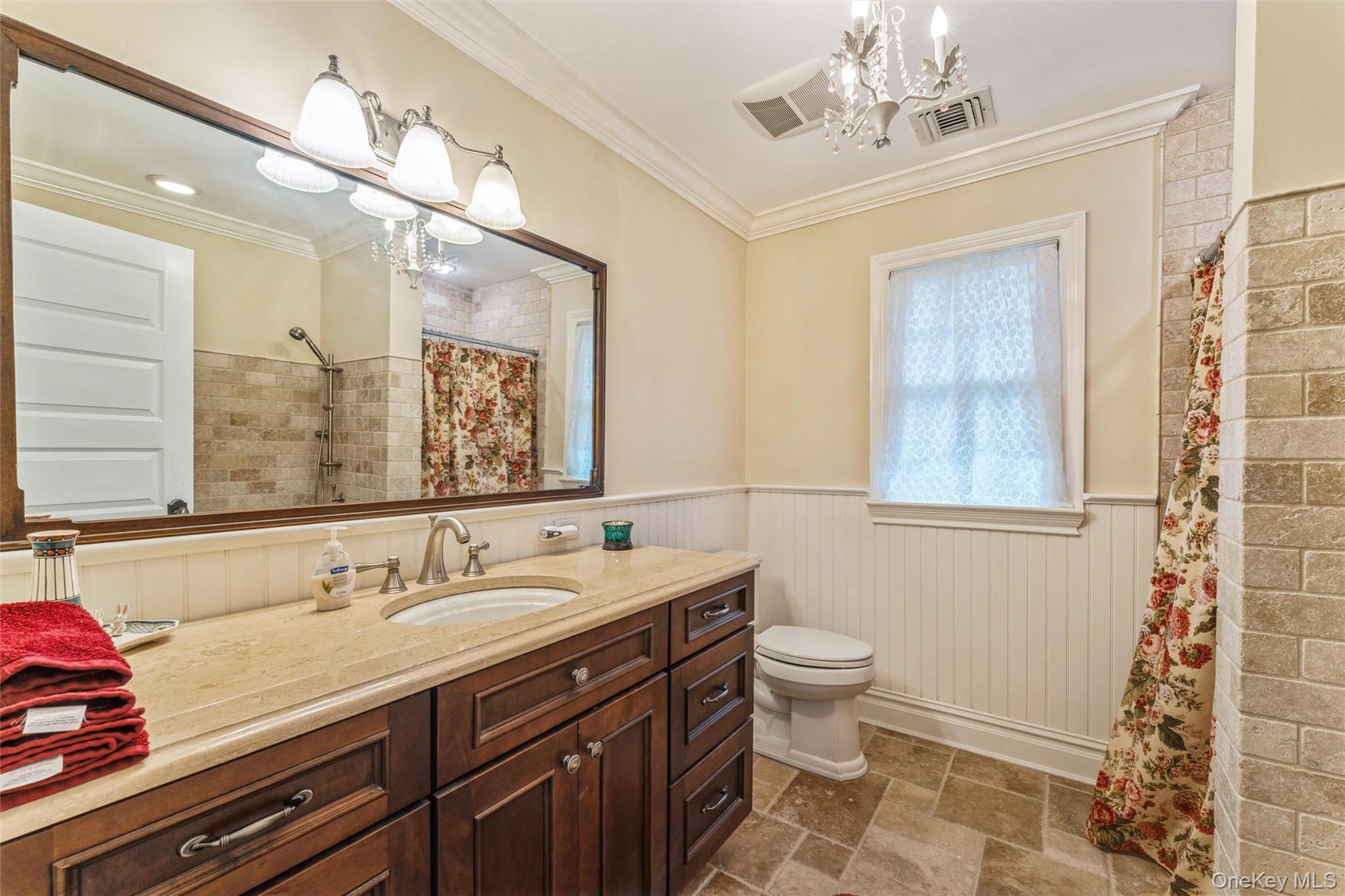 15 Ridge Road, Glen Cove, NY 11542