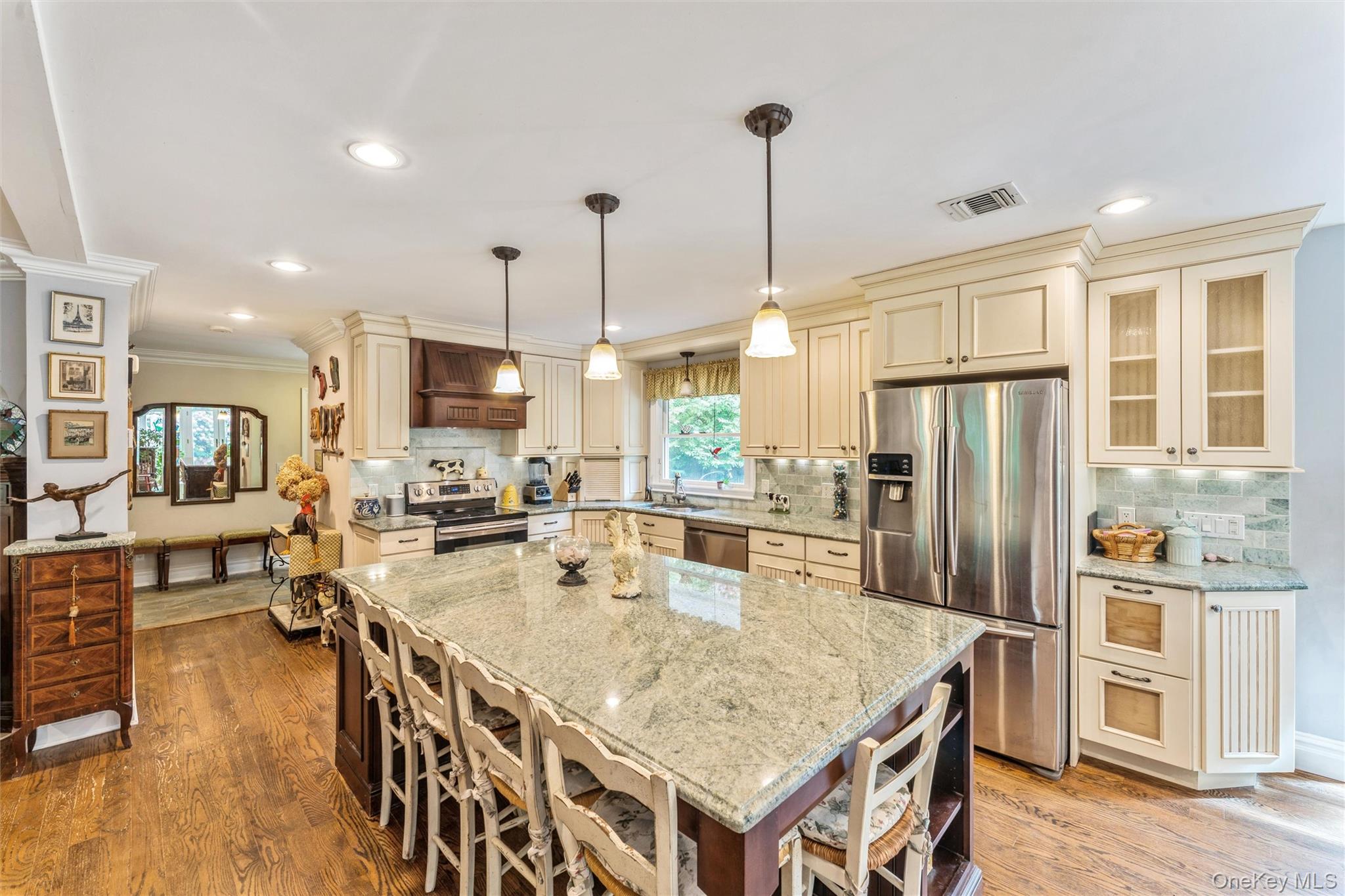 15 Ridge Road, Glen Cove, NY 11542