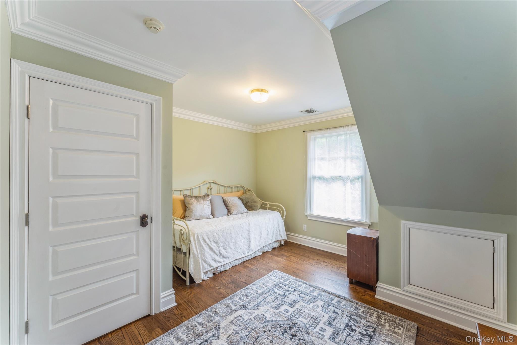 15 Ridge Road, Glen Cove, NY 11542