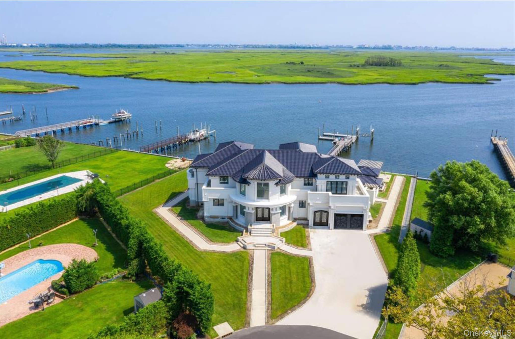 190 Curtis Road, Hewlett Neck, NY 11598