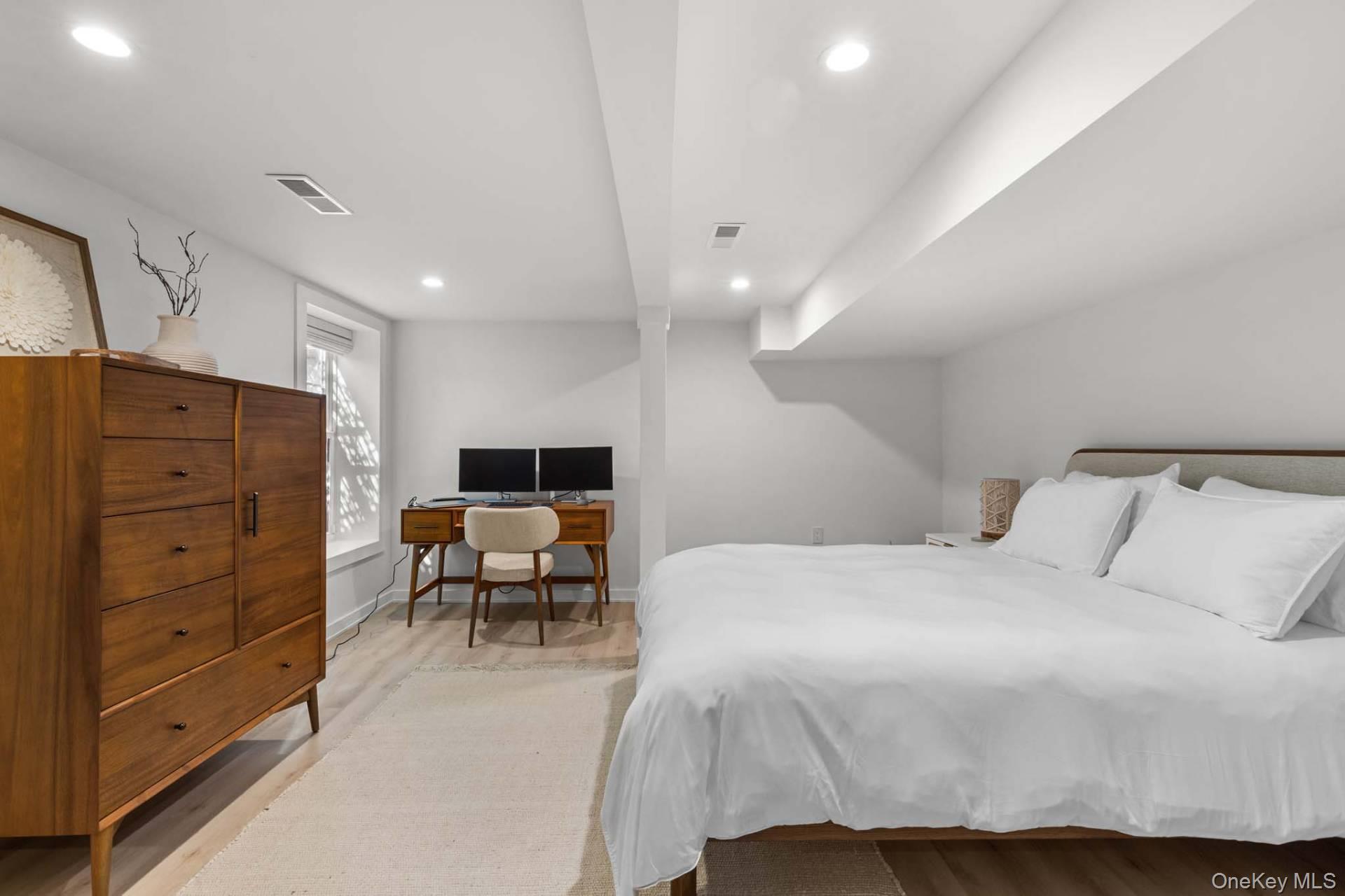 Hampton Bays, NY 11946