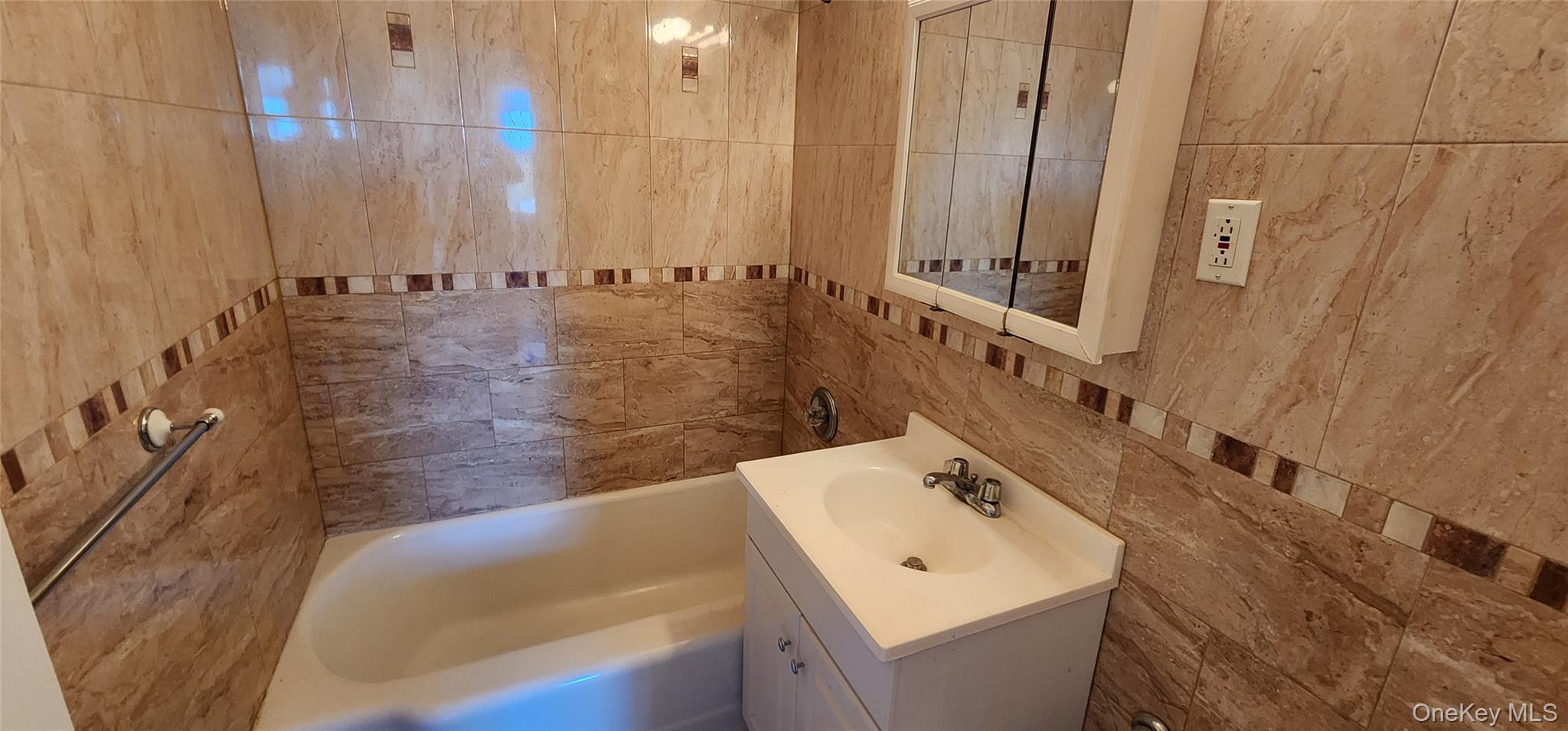 222-89 Braddock Ave # 6-D, Bellerose, NY 11426