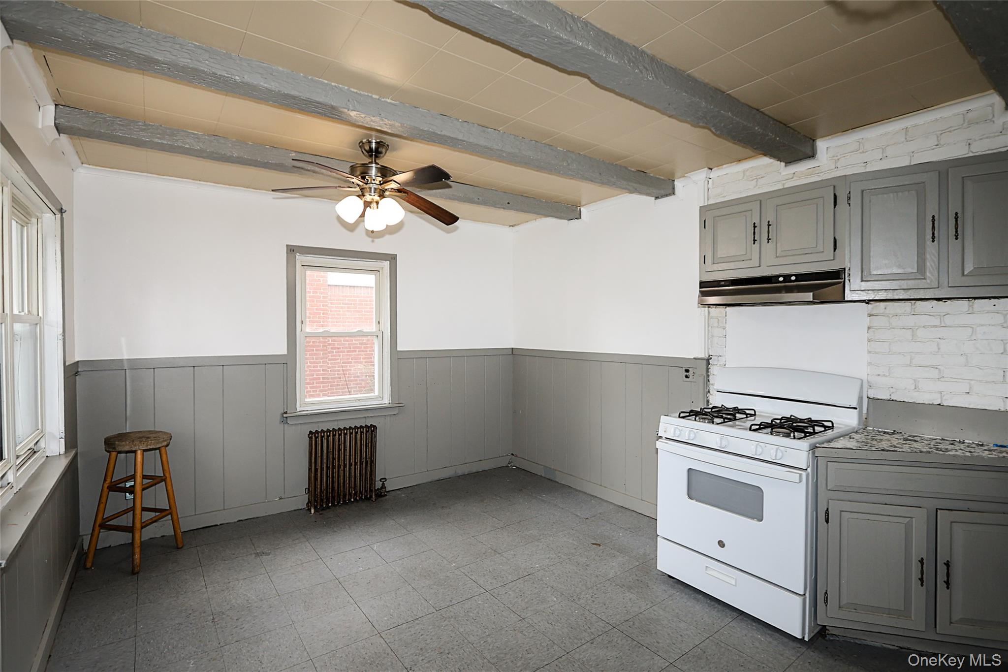 33 Cherry Lane, Carle Place, NY 11514