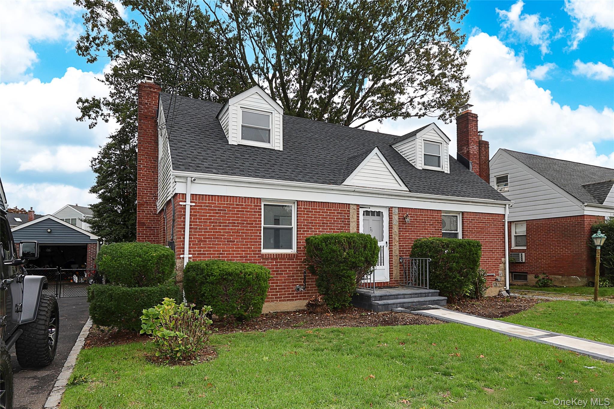 33 Cherry Lane, Carle Place, NY 11514