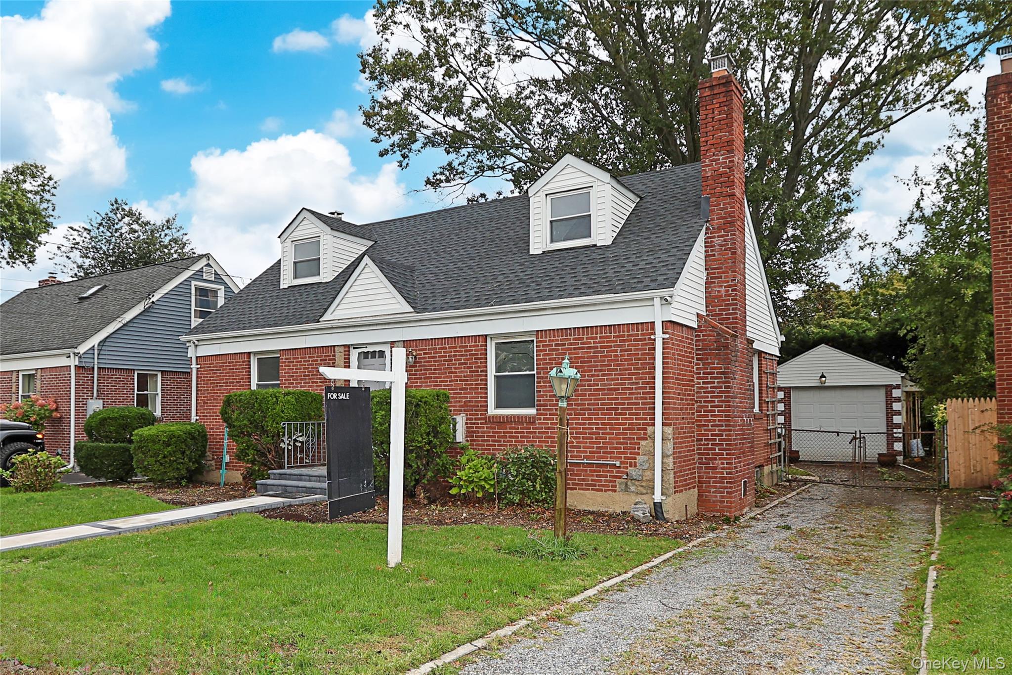 33 Cherry Lane, Carle Place, NY 11514